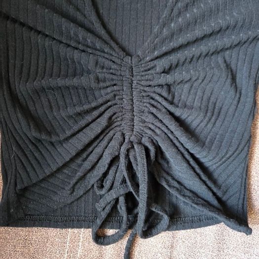Black long sleeved, ruched front, cropped top, NEW LOOK, Size 8