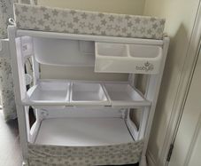 baby changing table with bath tub