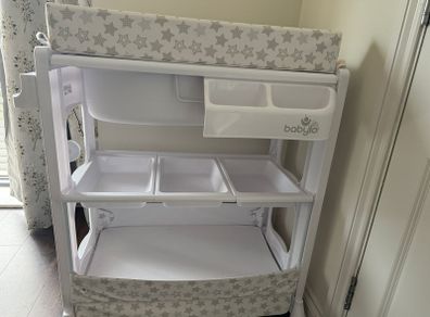 baby changing table with bath tub
