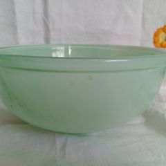 Early Pyrex, mixing bowl, measuring bowl, vintage green glass, Jadite