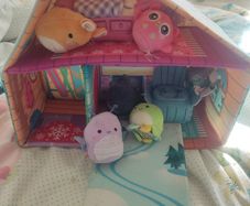 Squishmallows house and mini squishmallows
