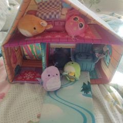Squishmallows house and mini squishmallows