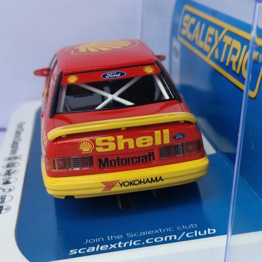 Scalextric C4632 Ford Sierra Sapphire Slot Car (BTCC 1990-Robb Gravett)