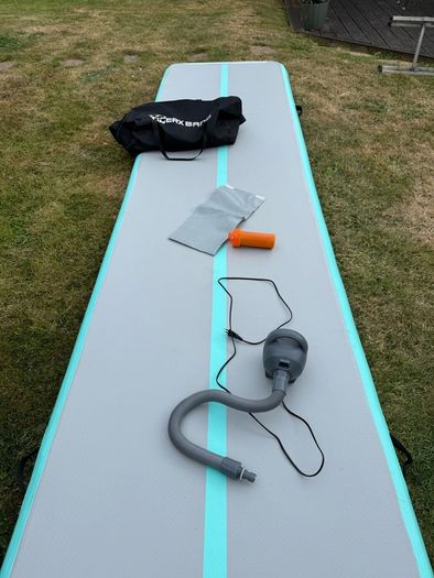Air track mat