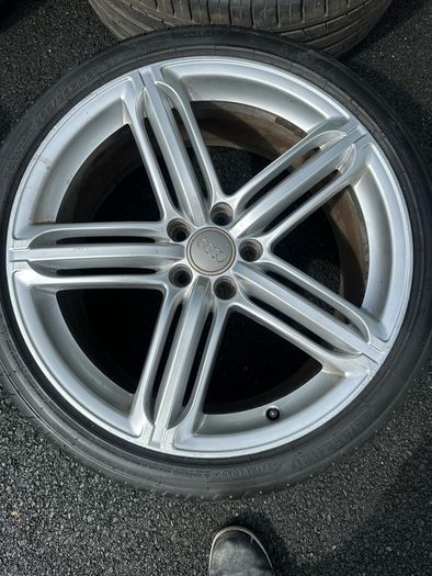 Genuine Audi Peelers 20" (Near new tires)