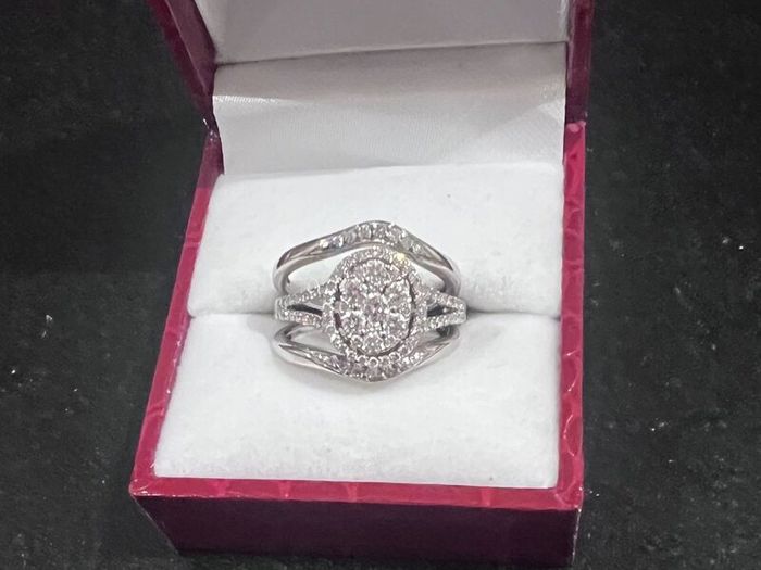 Wedding and engagement ring set valued at 4800