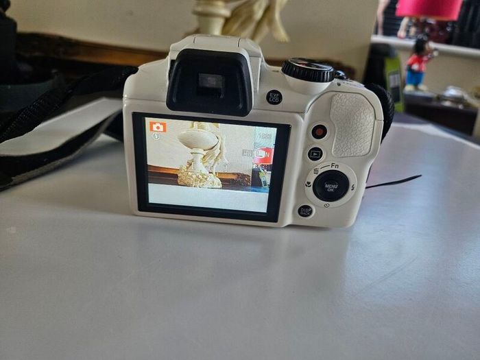 Fujifilm Finepix S8200 digital camera