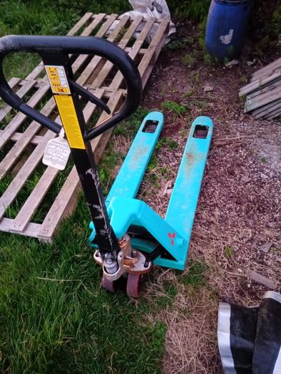 Mitsubishi ME25 2.5ton pallet truck