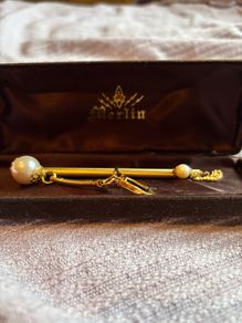Merlin pen and keychain