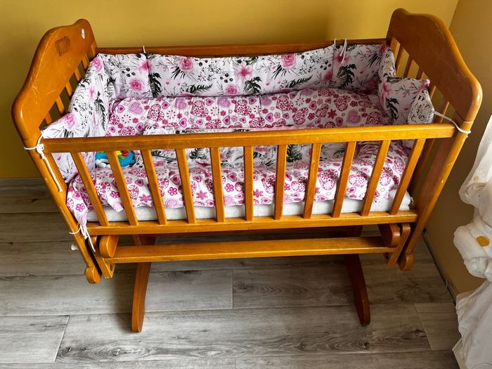 newborn bed with cradle in excellent condition