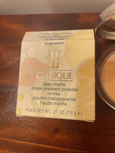 Clinique Stay Matte Sheer Pressed Powder oil free in shade Stay Buff 01 - new / boxed