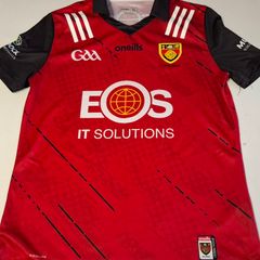 (Tight Fit) Down GAA O'Neills Gaelic Football Jersey (Adult Medium) FREE POST