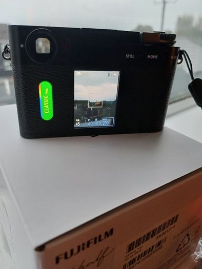 Fujifilm X Half - Black | with SD Card