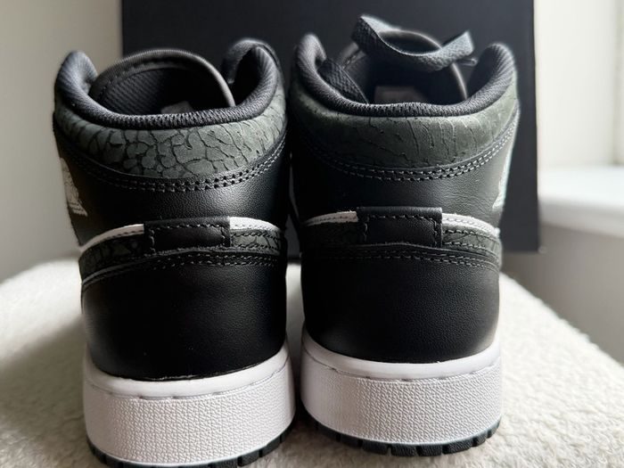 Nike Air Jordan 1 Mid SE GS Black White EU 38.5 UK 5.5 Panda Style Brand New