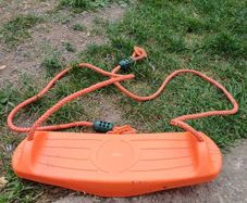 Free swing set