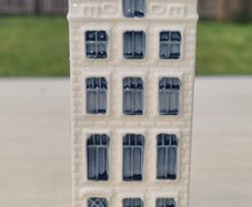 Ceramic miniature collector's house number 67 from the Delft Blue series