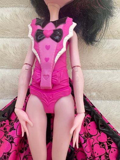 Monster High Draculaura Doll Ghoul to Bat Transformation Fold Out Wings Used Please see photos
