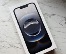 iPhone 16e NEW