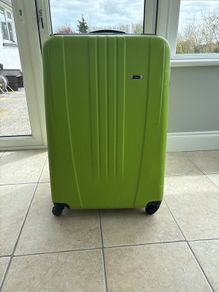 Large extendable hard shell suitcase