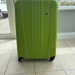Large extendable hard shell suitcase