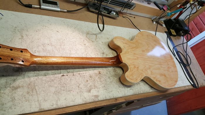 Epiphone Supernova. Natural, Nitro. Gibson Memphis pickups