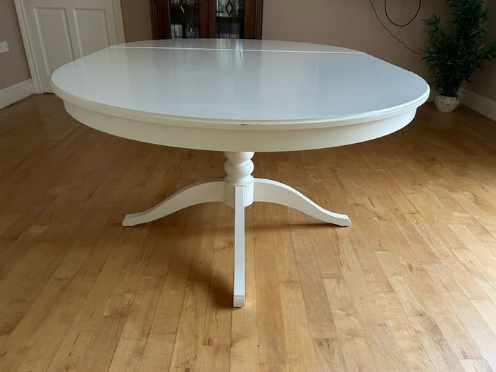 Extendable Table & Chairs