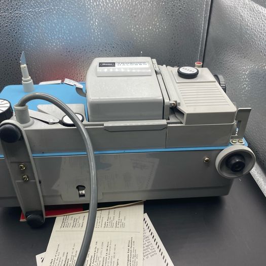 Vintage Ricoh Trioscope Halogen 8mm Film Projector  1970s Retro Gem