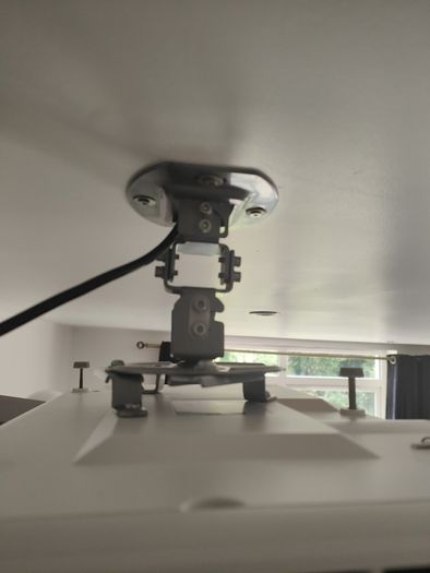 Projector ceiling mount