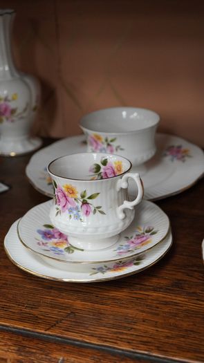 Regal Heritage Floral Bone China Tea Set (21 pcs)