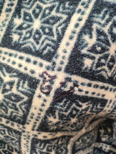 Ten yards by Colmar Navy and white fleece sweater