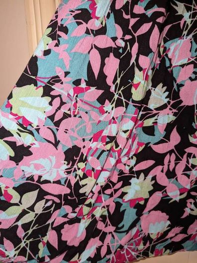 Perfect for Summer. beautiful floral midi skirt