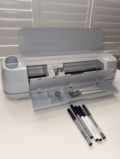 Cricut Maker 3 and Starter Bundle, Excellent Condition