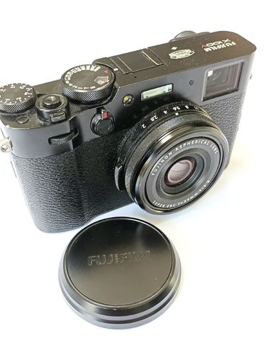 Fujifilm X100V