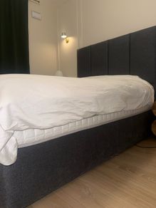 Des Kelly king size bed