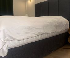 Des Kelly king size bed