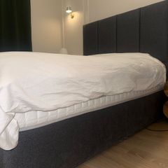 Des Kelly king size bed