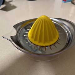 Citrus press Fruit press 2 parts stainless steel with yellow plastic