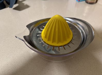 Citrus press Fruit press 2 parts stainless steel with yellow plastic