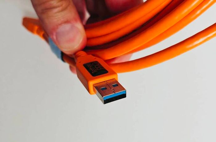 Canon 5D Mark 4 tethering cable by Tether Pro