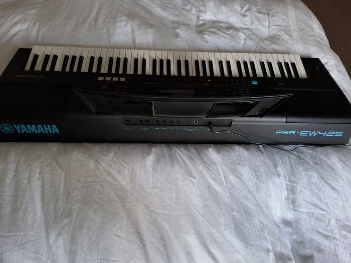 Yamaha Psr EW 425 -(76 keys long keyboard)