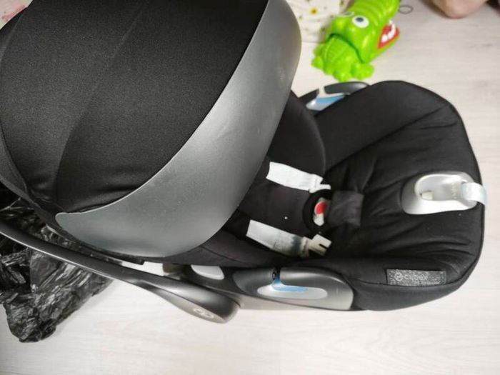cybex platinum carseat with isofix and uppababy connectors