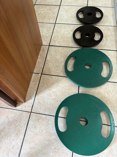 20kg Olympic Barbell + 100kg Olympic Steel Weight Plates!!
