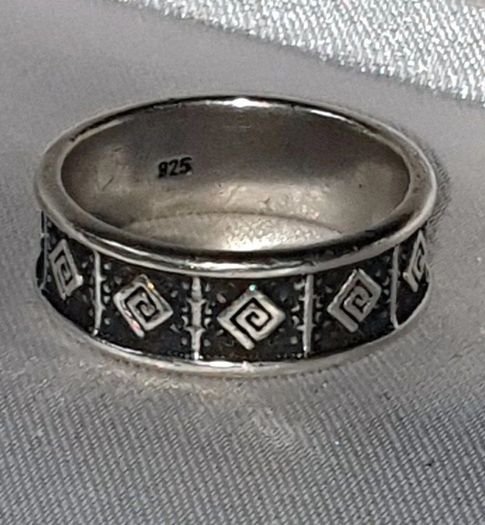 Pristine Vintage Sterling Silver Band Ring