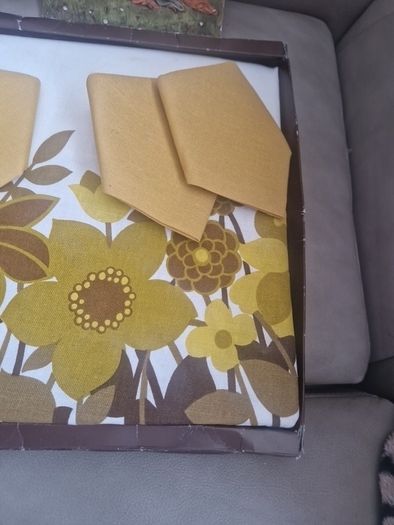 Retro tablecover