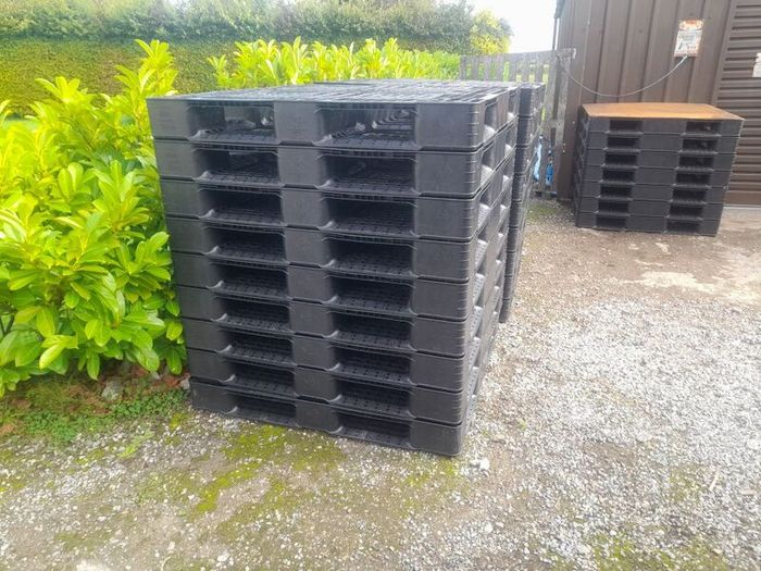 plastic pallets