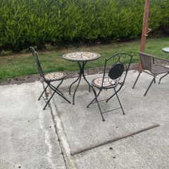 garden table and chairs