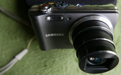 SAMSUNG WB600 Black 14.0MP 24mm Ultra Wide 15x Super Zoom LCD HD Digital Camera ,Charging Cable, Case - Tested