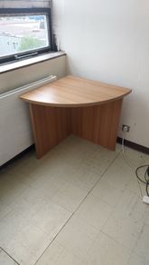 Corner table
