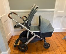UPPAbaby Vista V2 Bundle Emmett Green and 500 euros worth of extras