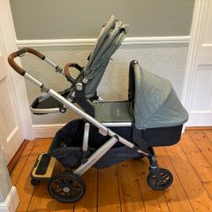 UPPAbaby Vista V2 Bundle Emmett Green and 500 euros worth of extras